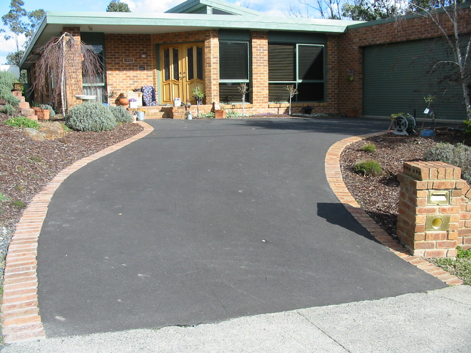 asphalt driveway, brick edged, warranwood